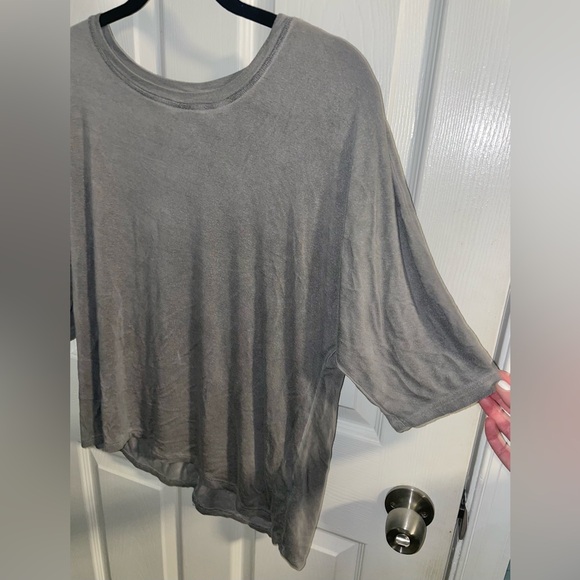 Cable & Gauge oversized tshirt size small - Picture 2 of 3